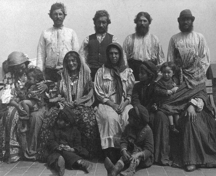 potret orang-orang Romani di Serbia (commons.wikimedia.org/New York Public Library/Augustus Frederick Sherman)