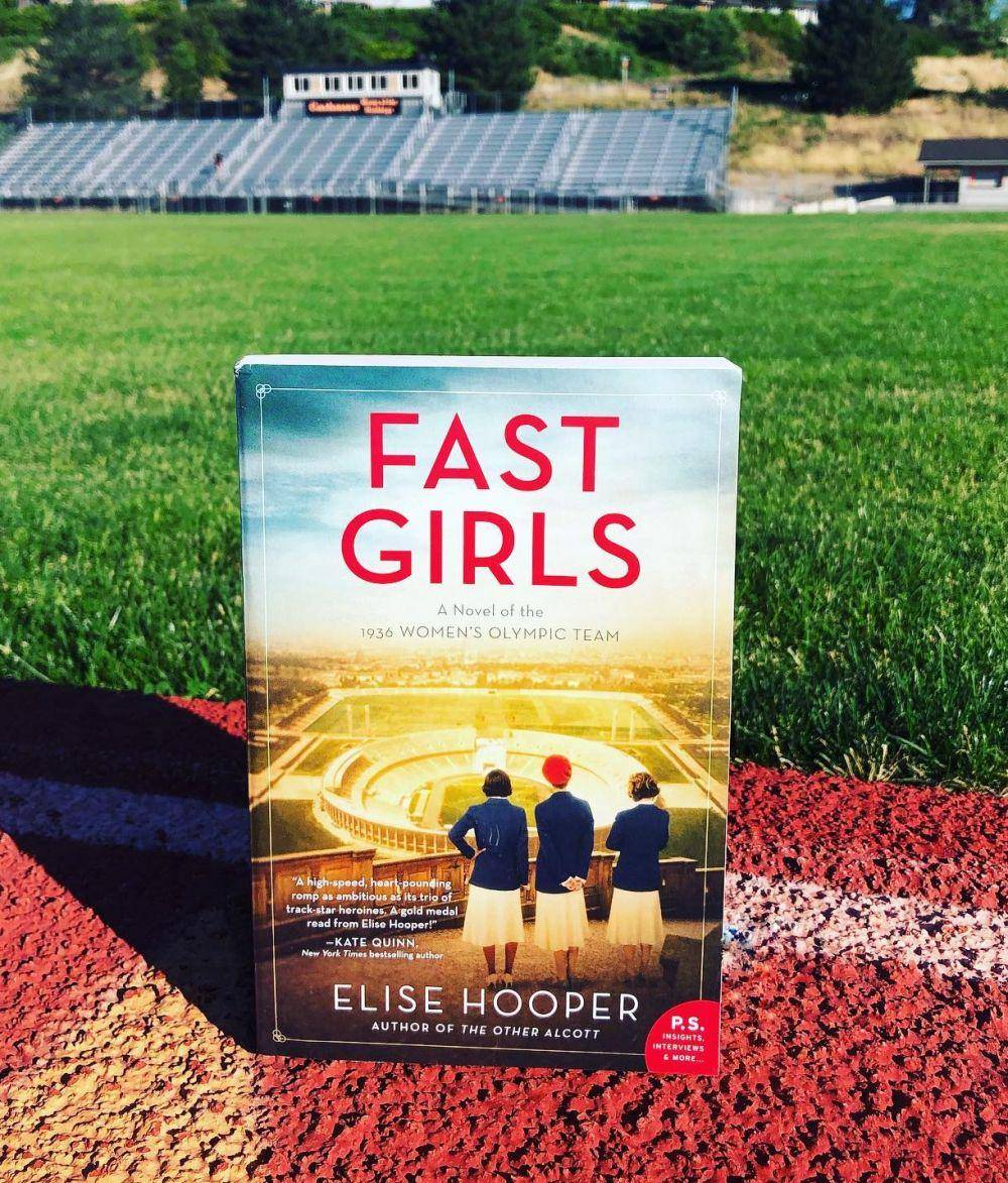 novel Fast Girls (instagram.com/crystals_library)