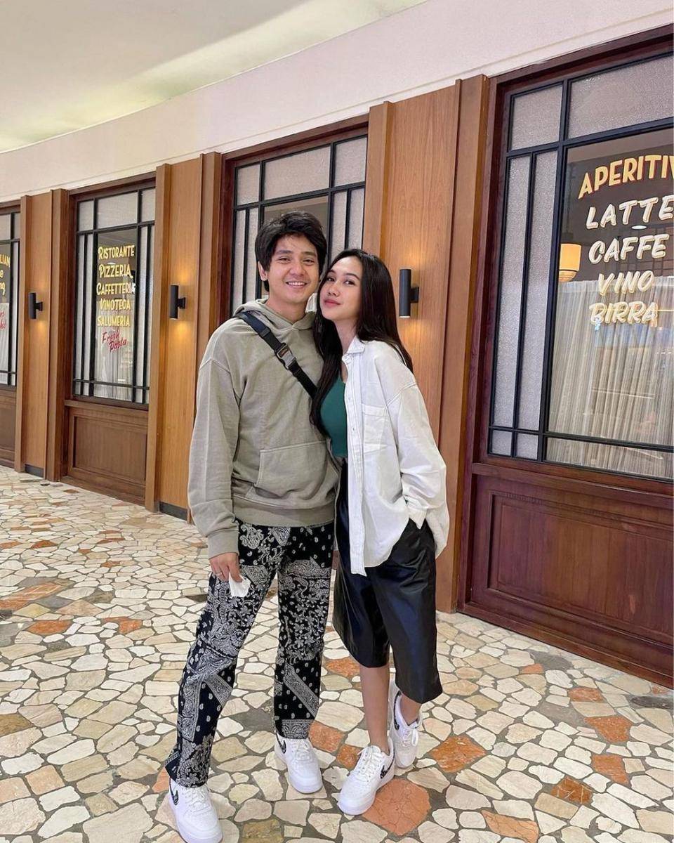 Ide OOTD ala Aktor di Film Ranah 3 Warna (Instagram.com/arbaniyasiz)
