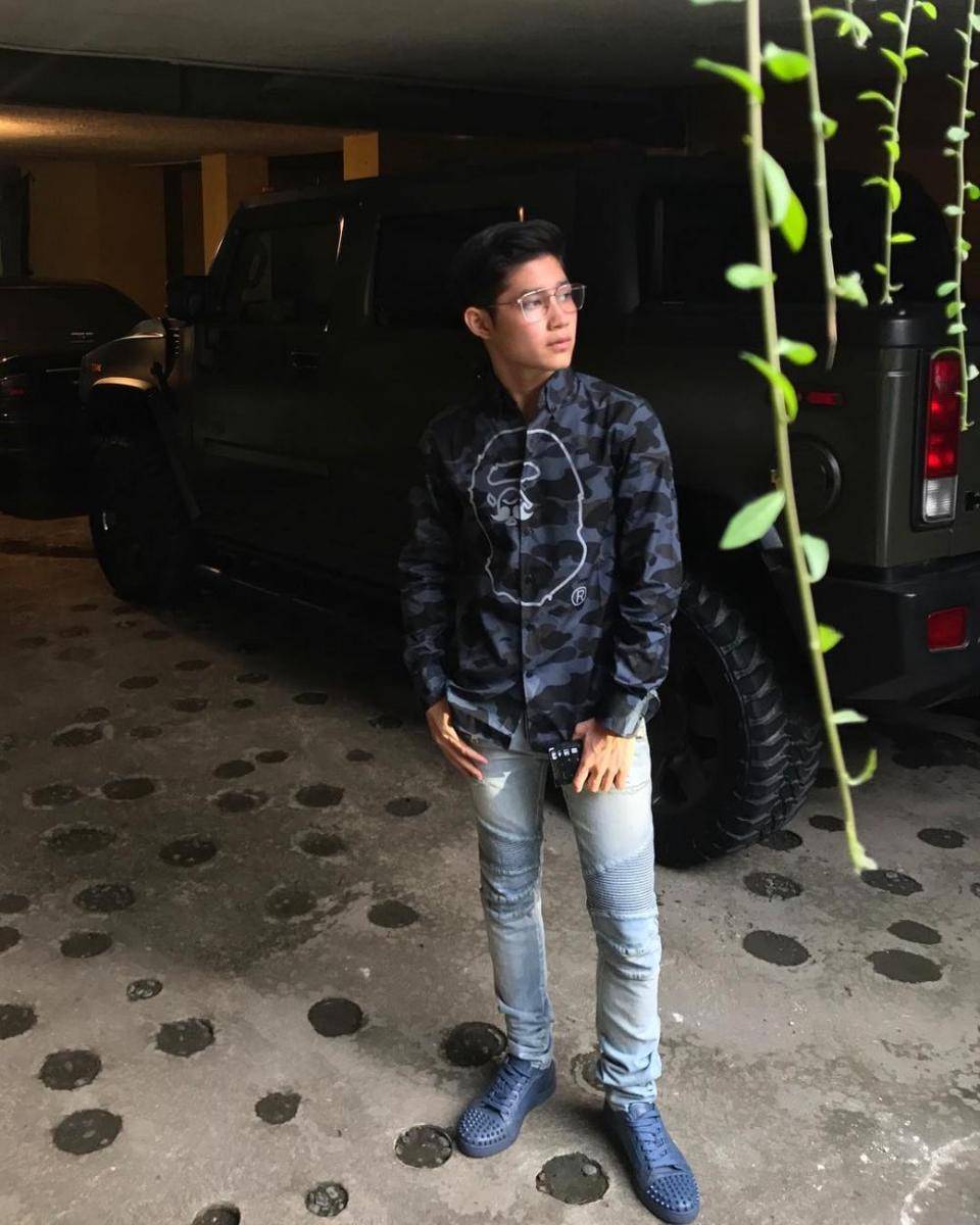 Ide OOTD ala Aktor di Film Ranah 3 Warna (Instagram.com/teukurassya)