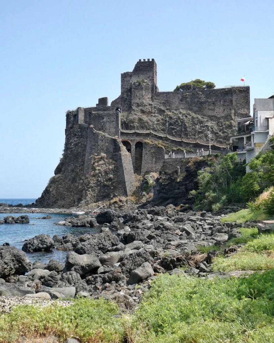 Aci Castello (instagram.com/ametista.viola)
