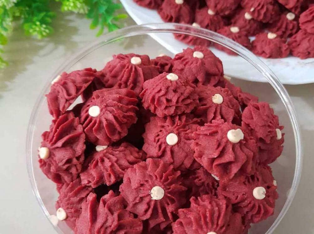 Semprit red velvet (instagram.com/mommika_kitchen)