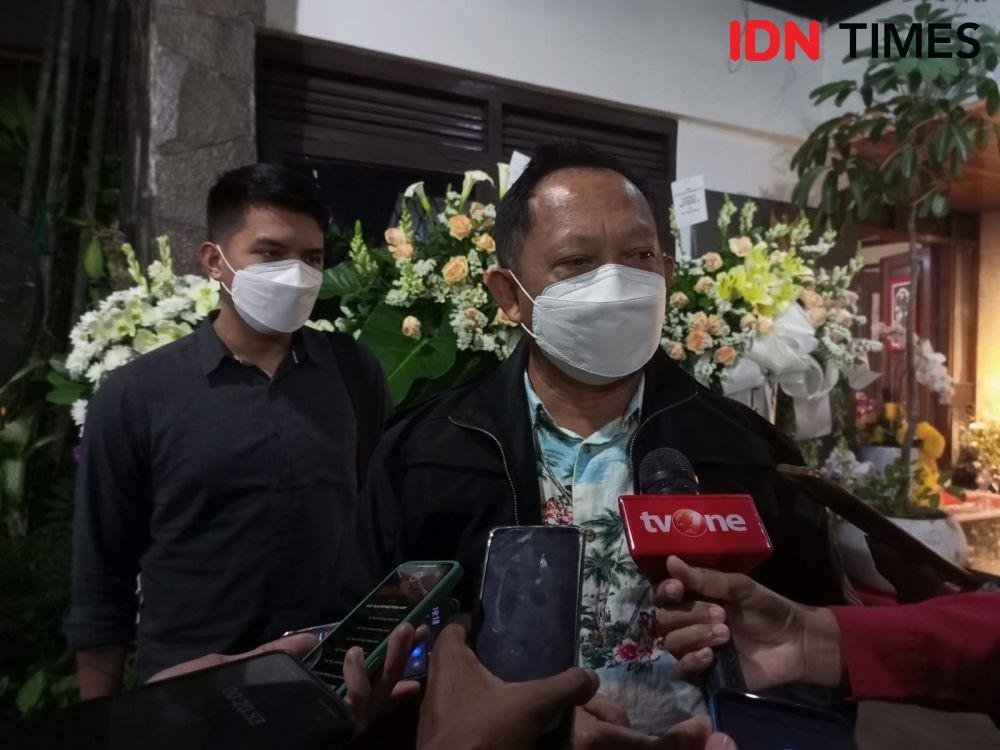 Tiba di Indonesia, Mendagri Tito Takziah ke Rumah Duka Tjahjo Kumolo