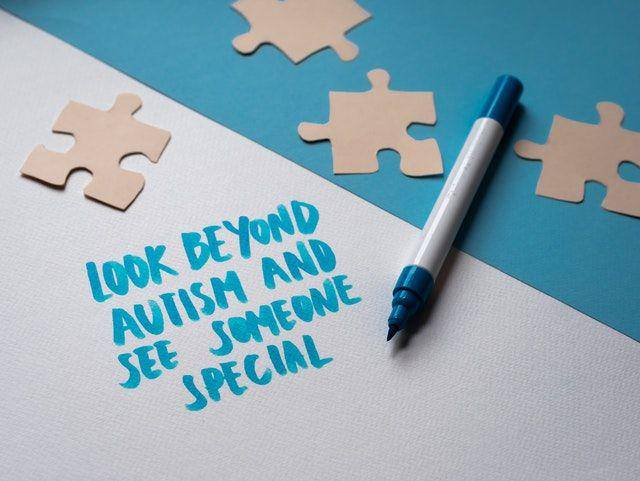 ilustrasi slogan untuk mendukung penyandang autisme (pexels.com/Polina Kovaleva)