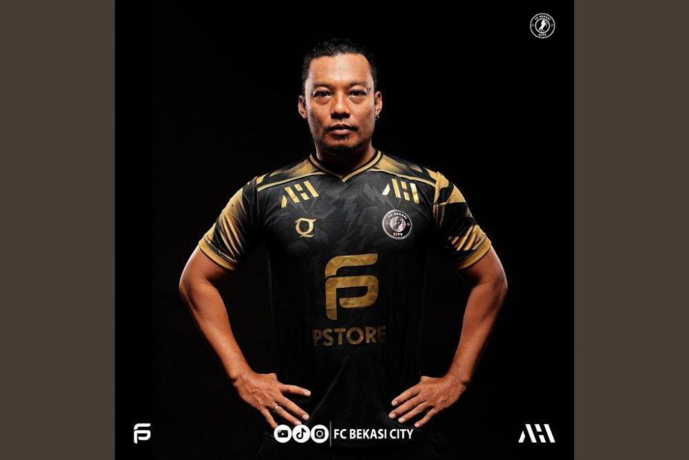 Belum Pensiun, Hamka Hamzah Resmi Perkuat FC Bekasi City