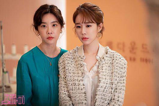 Sojin dan Yoo In Na di drama The Spies Who Loved Me (imbc.com)