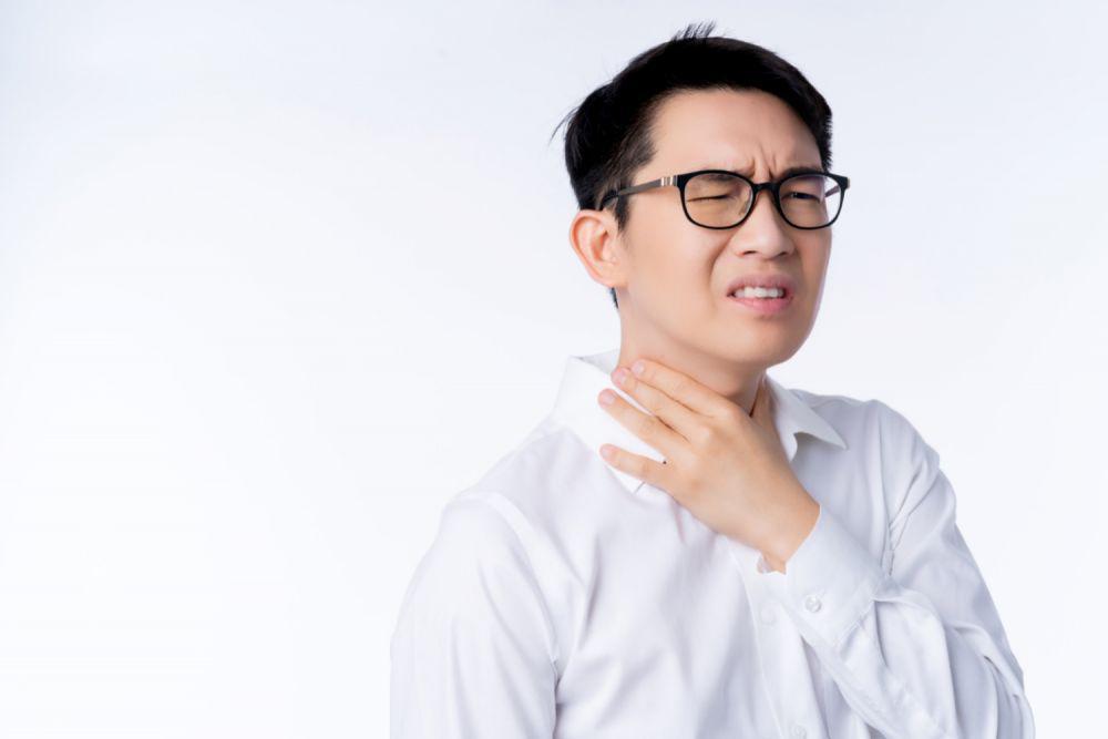 Apa Perbedaan Radang Tenggorokan dan Radang Amandel?
