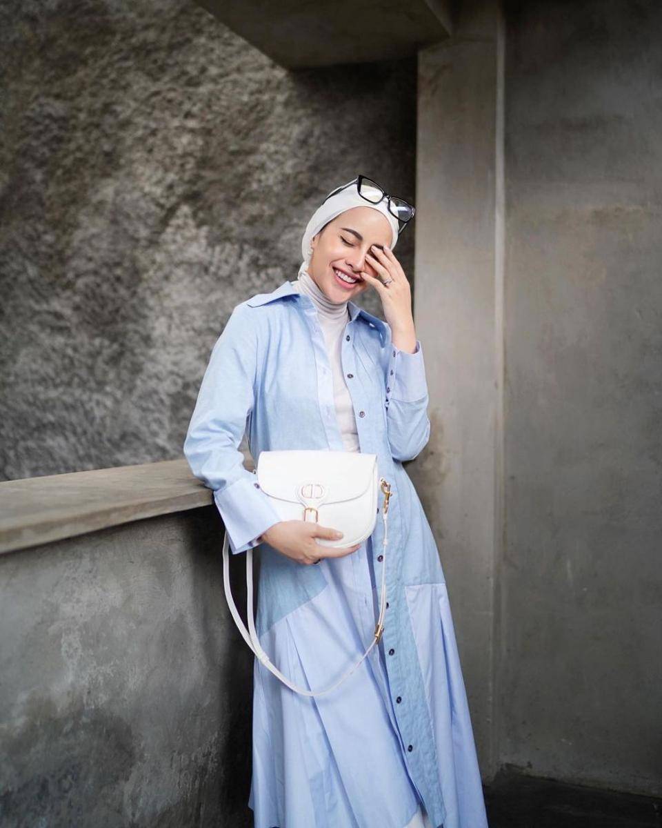 Aghnia Punjabi (instagram.com/emyaghnia)