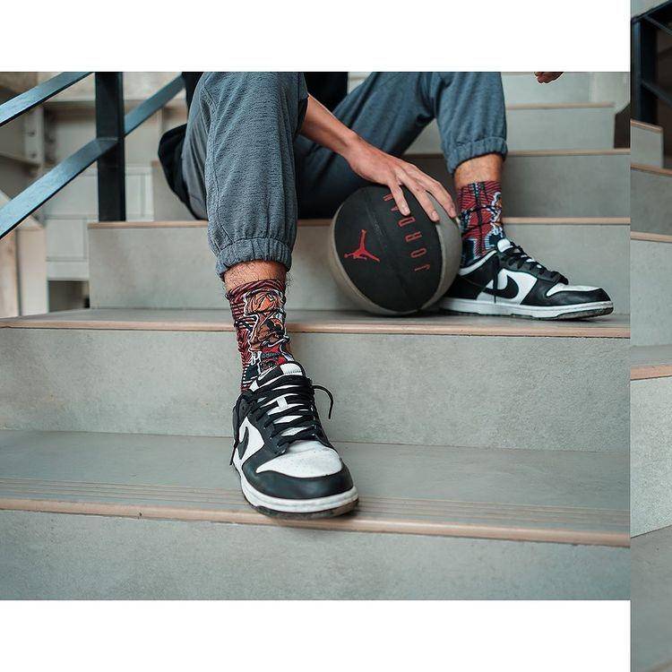 Kaus kaki dari brand Stayhoops (intsgram/stayhoops)