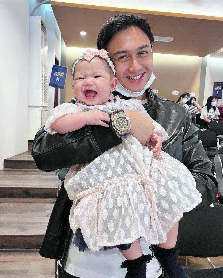Baby Bible (instagram.com/babybible911)