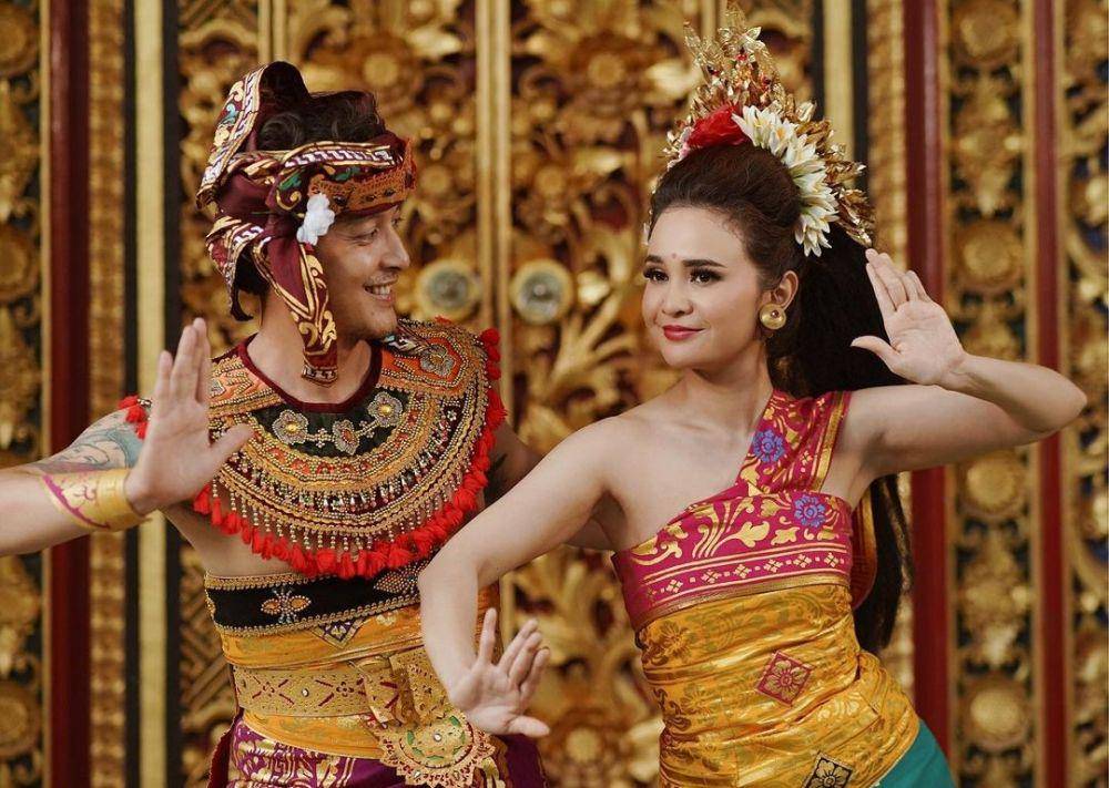 cuplikan penampilan Michelle Ziudith dan Dimas Anggara bintangi film Dear Paris (dok. Screenmedia Films/Dear Paris)