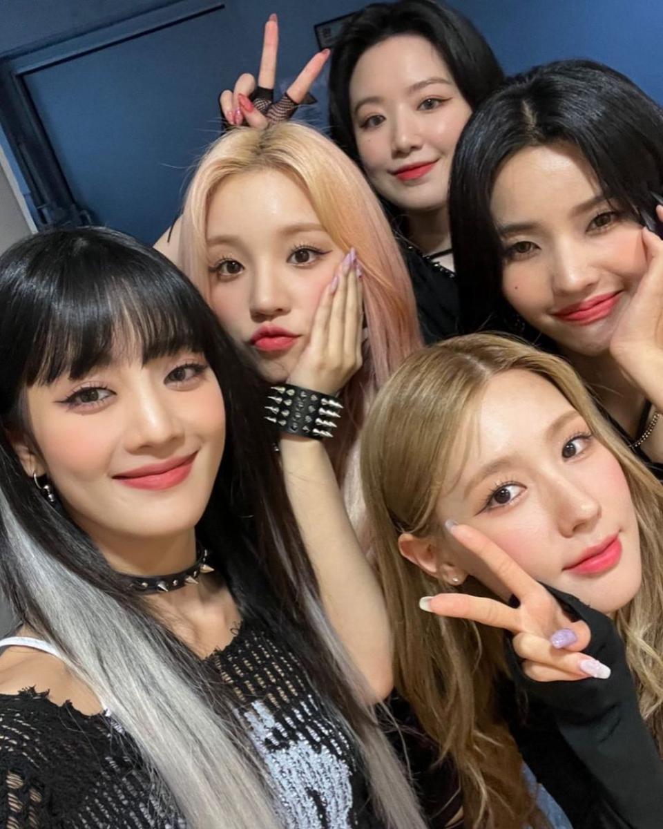 (G)I-DLE (instagram.com/official_g_i_dle)
