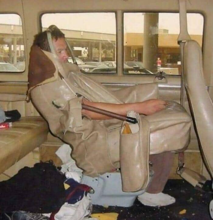 Momen 'entah apa yang sedang terjadi'. (facebook.com/Luke Jones)