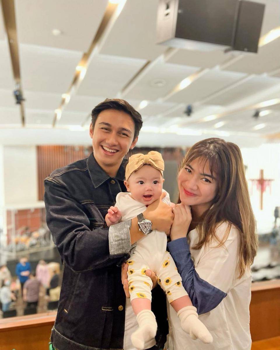 baby Bible (instagram.com/babybible911)