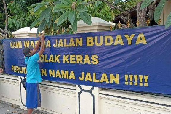 Warga tolak perubahan nama jalan di Jakarta. Foto: Antara.