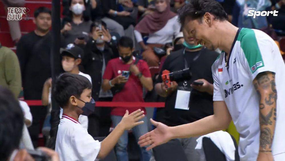 Vincent Rompies dengan istri dan anak-anaknya di Vindes Sport Tepok Bulu 2022 (youtube.com/VINDES)