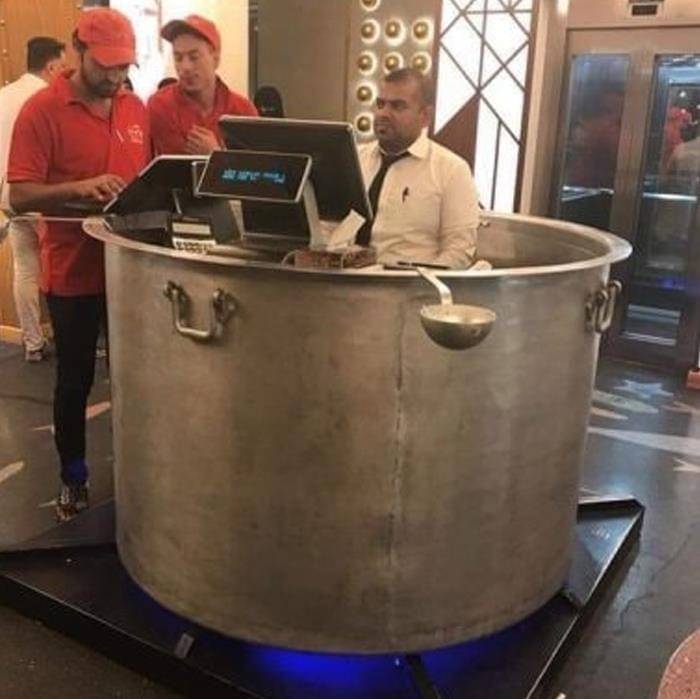 Momen 'entah apa yang sedang terjadi'. (facebook.com/Jeremy Craig)