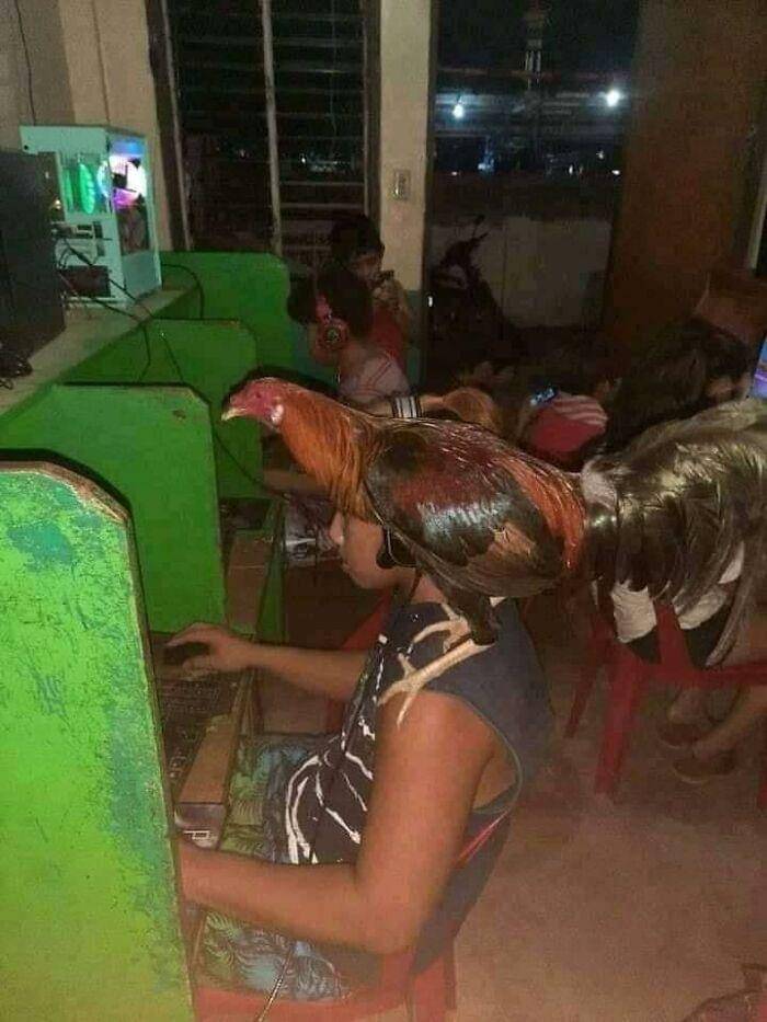 Momen 'entah apa yang sedang terjadi'. (facebook.com/Juan Carlos Farrera)