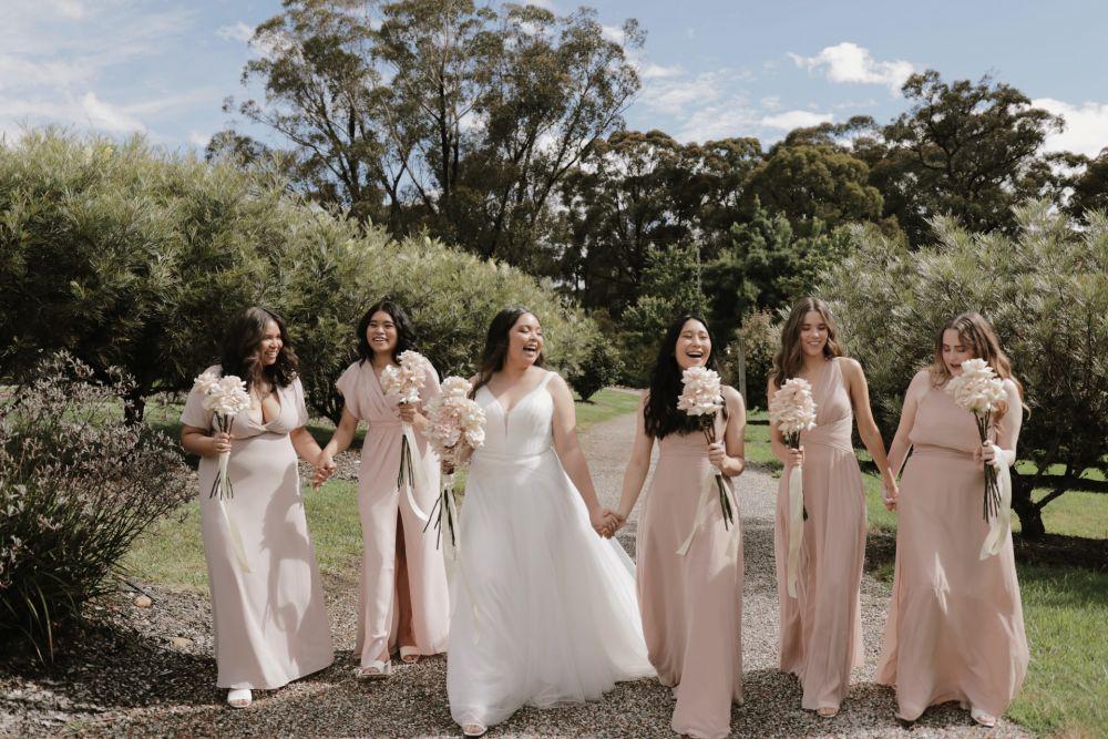 9 Bridesmaid Gifts Sarat Makna untuk Sahabat, Dijamin Suka!