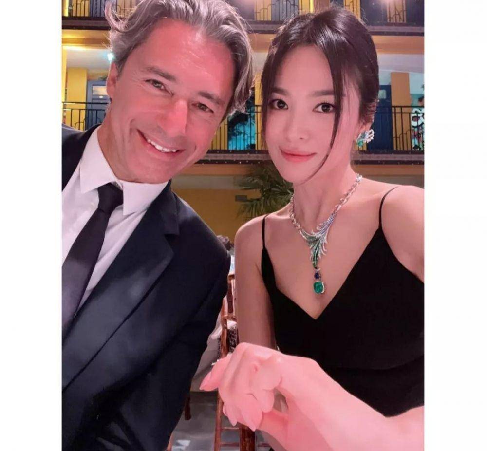 Song Hye Kyo (https://www.instagram.com/songhyekyozone/)