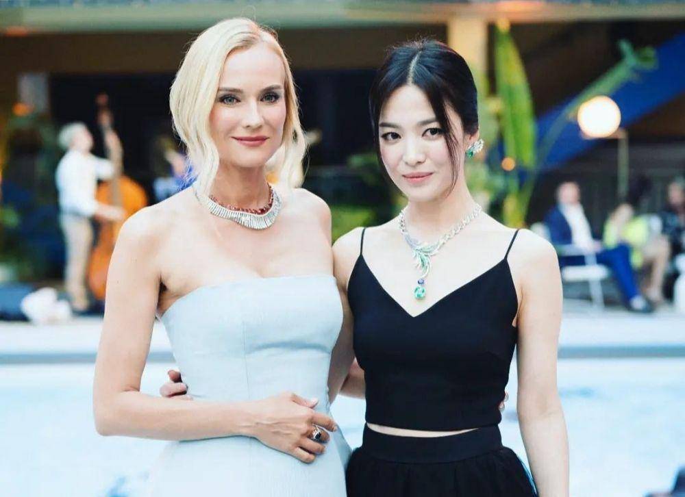 Song Hye Kyo (https://www.instagram.com/songhyekyozone/)