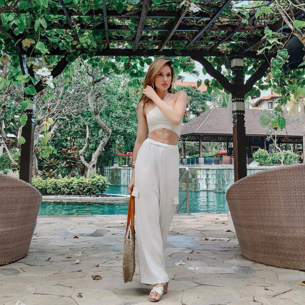 paduan wide leg pants ala Cinta Laura (instagram.com/claurakiehl)