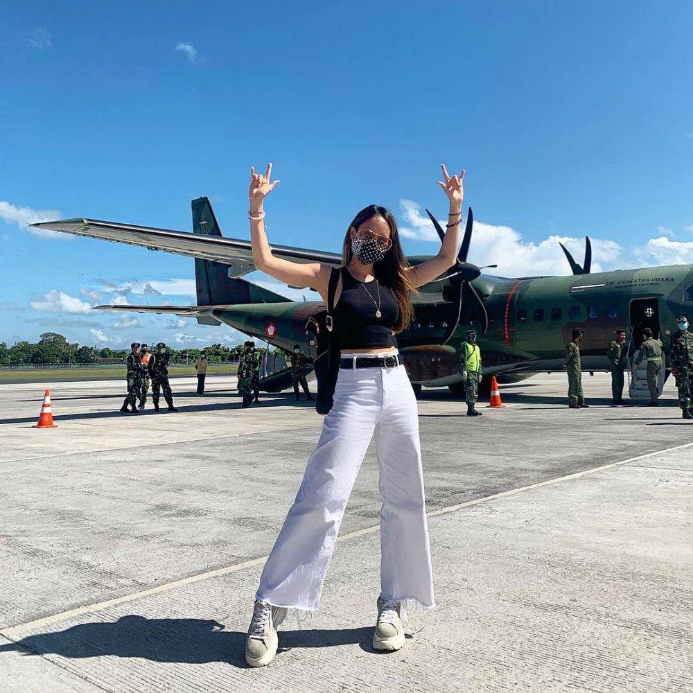 paduan wide leg pants ala Cinta Laura (instagram.com/claurakiehl)
