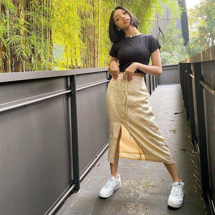 Padu padan crop top ala Naura Ayu (instagram.com/naura.ayu)