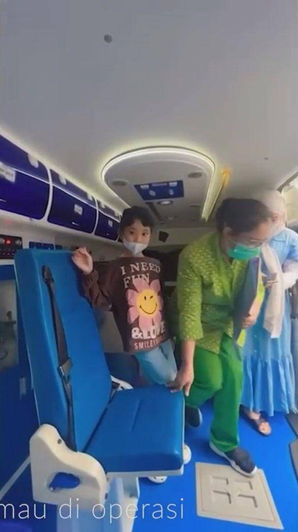 kondisi Ayah Ojak operasi hernia (youtube.com/qissyoutv)