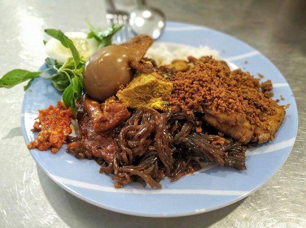 Nasi Campur Tambak Bayan (google.com/maps/any tjong)