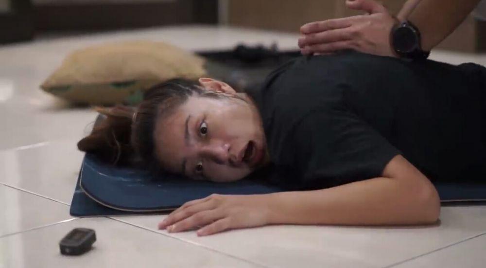 9 Momen Hesti Purwadinata Dipijat Keretek Bima Aryo, Full Ngakak!