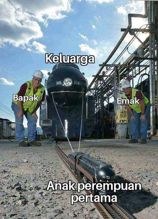 meme menanggung ekspektasi keluarga (twitter.com/nyimpenmeme)