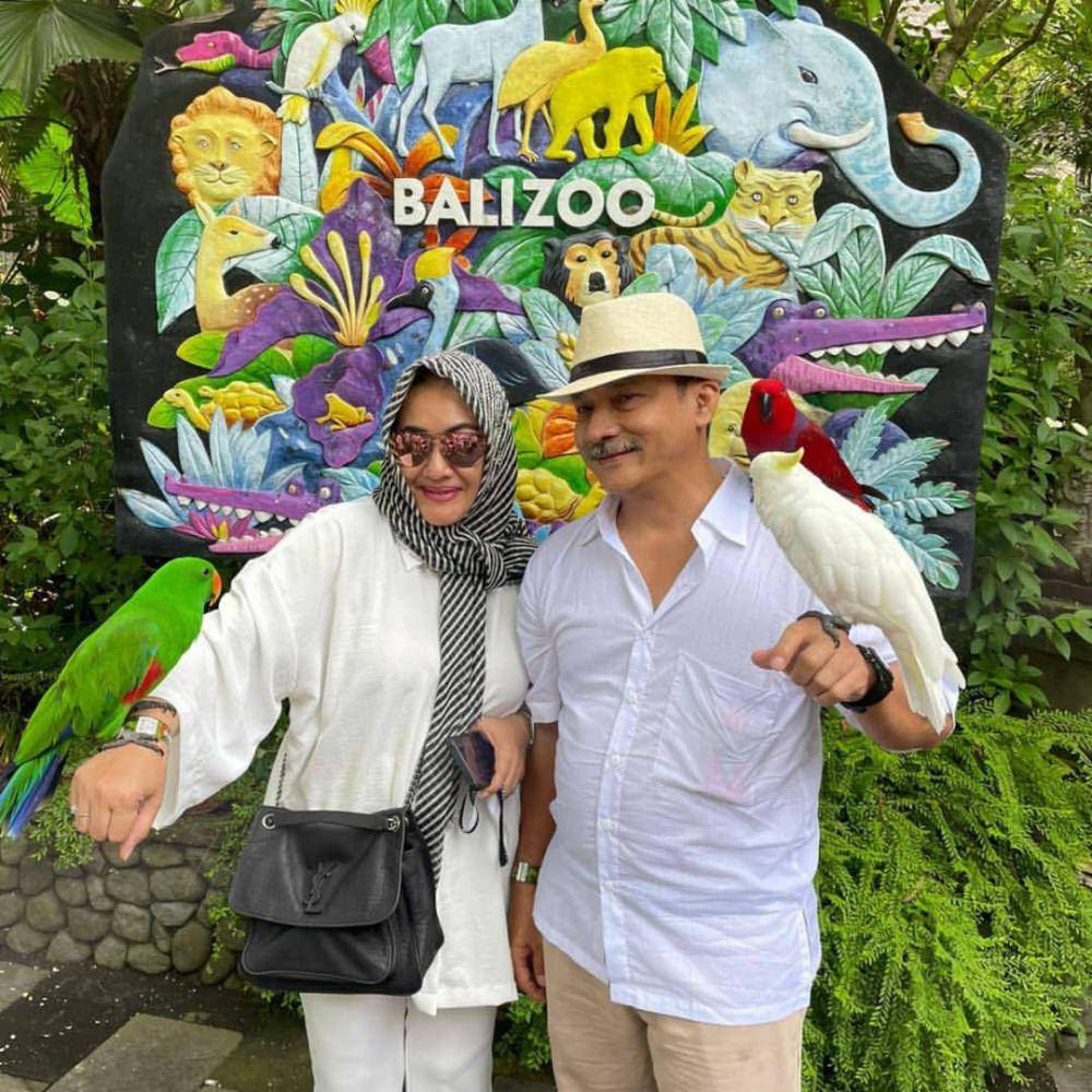 Adi Bing Slamet dan istri (instagram.com/janahabs)