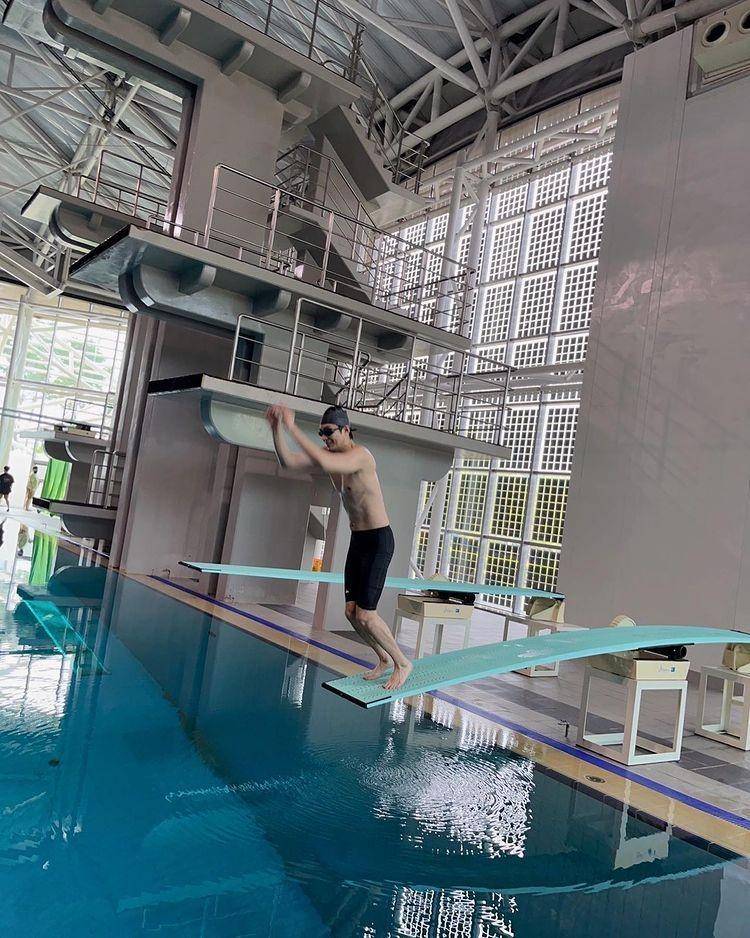 Lee Min Ho di kolam renang (Instagram.com/actorleeminho)