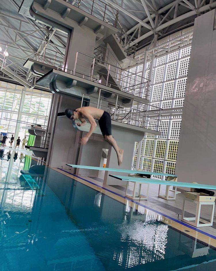 Lee Min Ho di kolam renang (Instagram.com/actorleeminho)