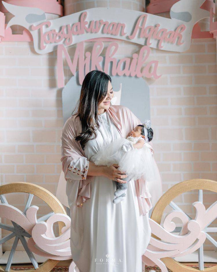 potret akikah anak kedua Eriska Rein (instagram.com/eriskarein)