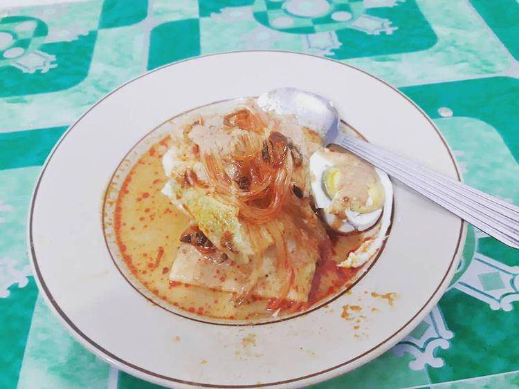 Lontong campur/ Instagram @deliciousbanyuwangi