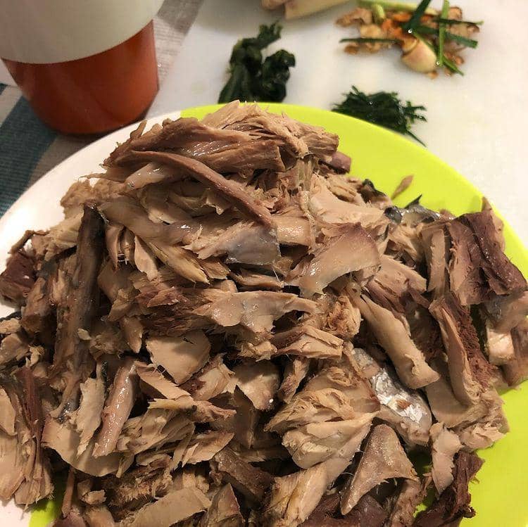 ilustrasi menyuwir ikan (Instagram.com/mrs_burghan)