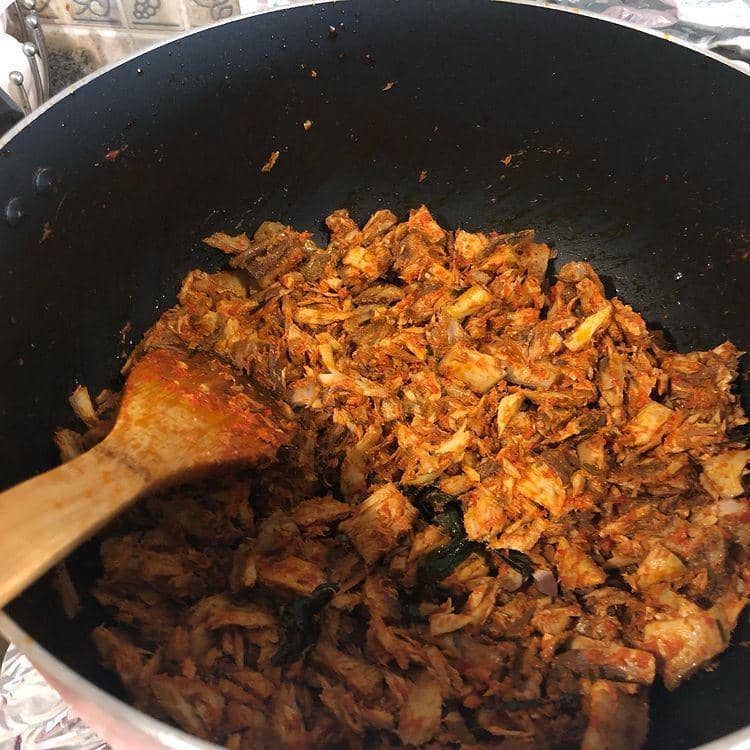 ilustrasi memasukkan ikan (Instagram.com/mrs_burghan)