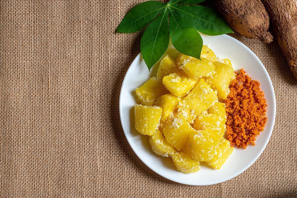 ilustrasi singkong goreng sambal roa (pixabay.com/Kavinda F)