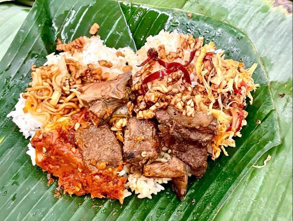 10 Makanan dengan Taburan Serundeng yang Bikin Rasa Makin Gurih