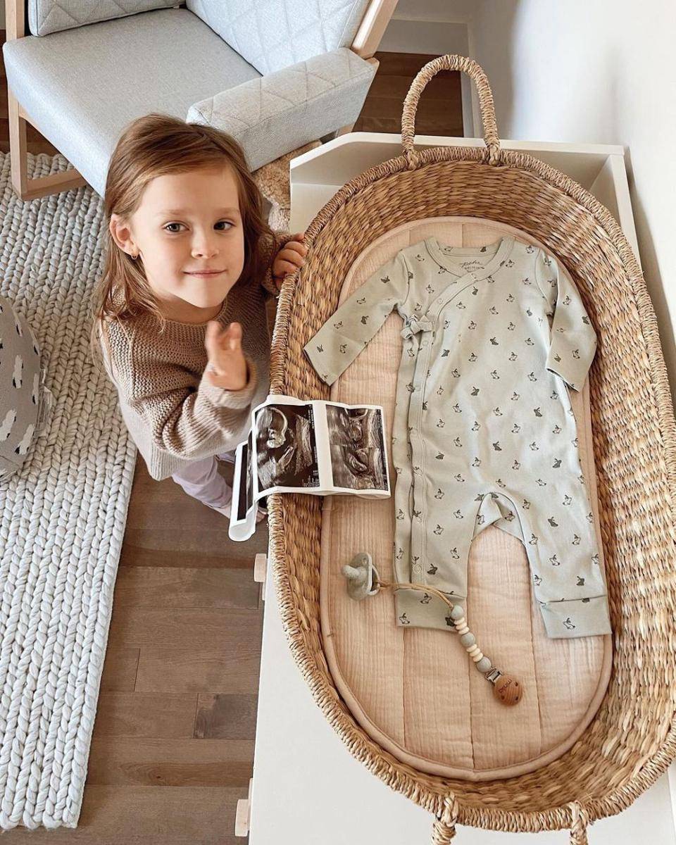 changing basket (instagram.com/emeraudejette)