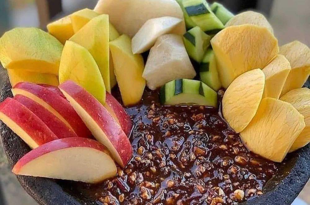 6 Olahan Rujak Buah Paling Populer dari Berbagai Daerah di Indonesia