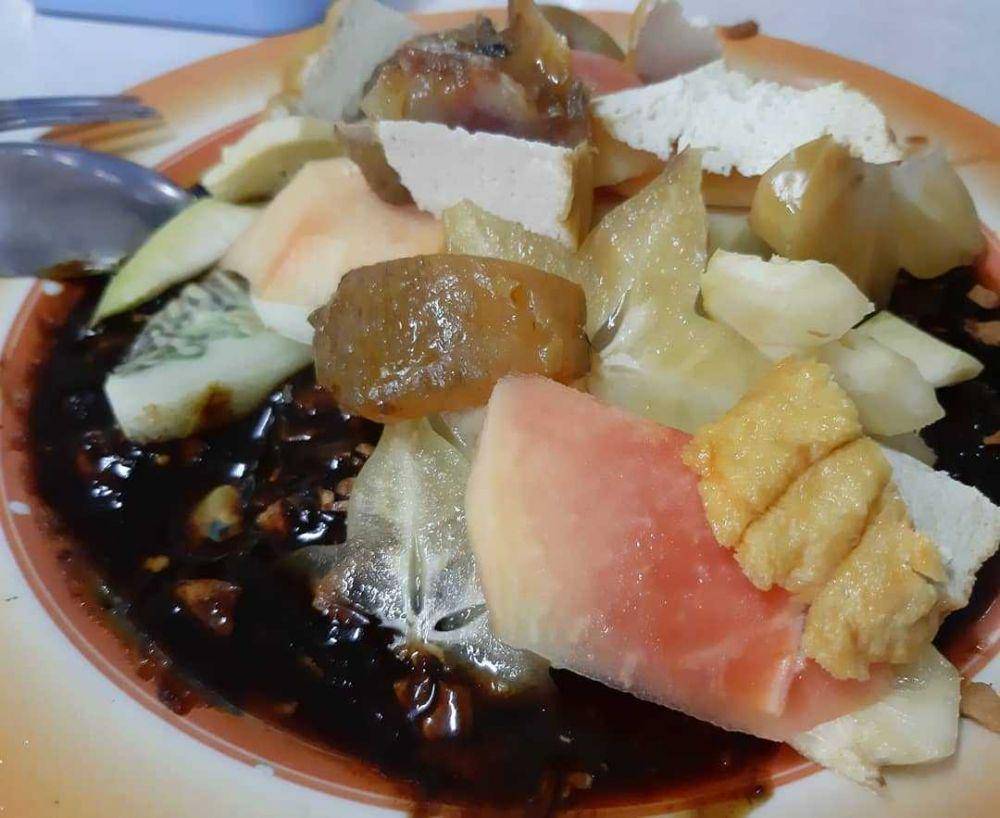 rujak tolet (instagram.com/jimmytjandr)