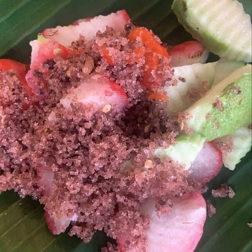 rujak bumbu terasi (instagram.com/deldizhbymir)