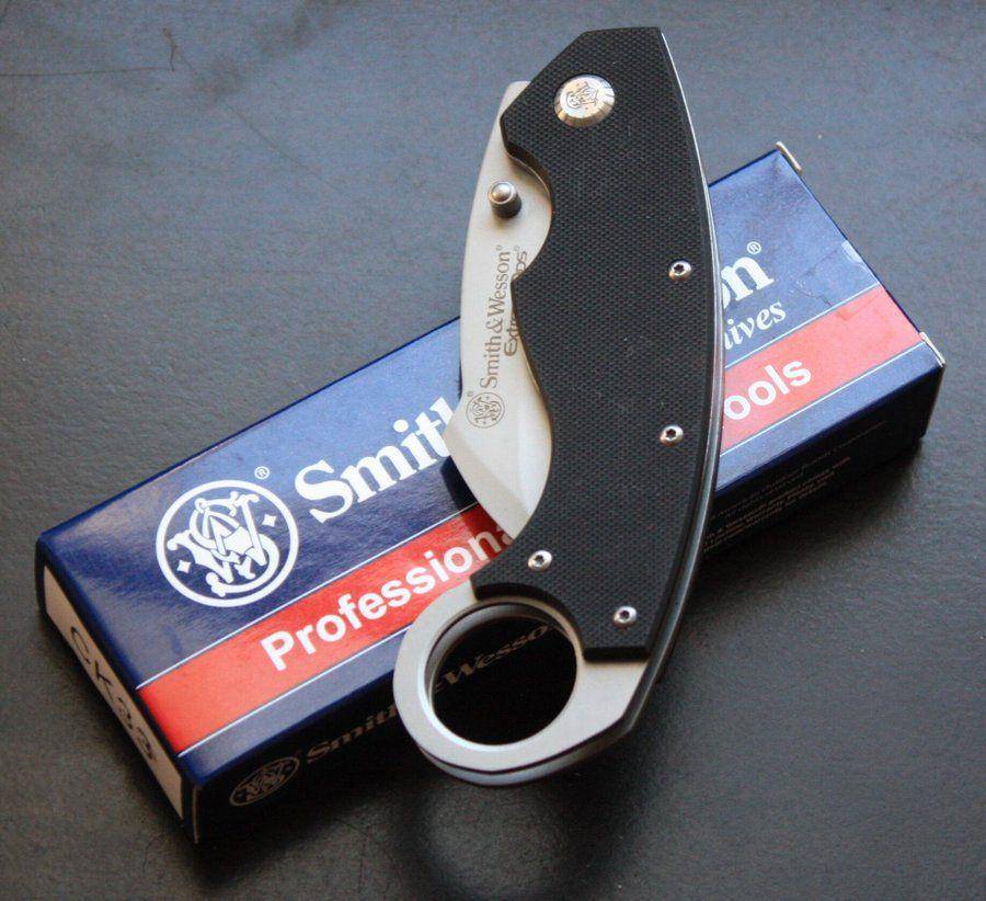 contoh karambit modern dengan pisau yang dapat dilipat (twitter.com/ArieLogistics)