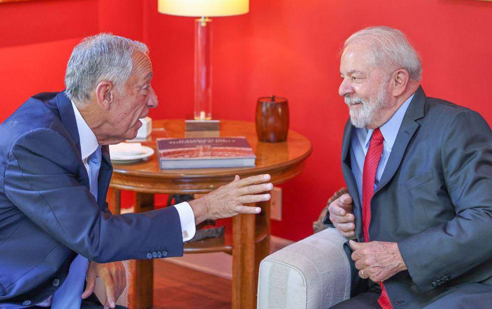 Presiden Portugal, Marcelo Rebelo de Sousa dan mantan Presiden Brasil, Lula da Silva saat bertemu di Sao Paulo, Minggu (3/7/2022). (twitter.com/LulaOficial)