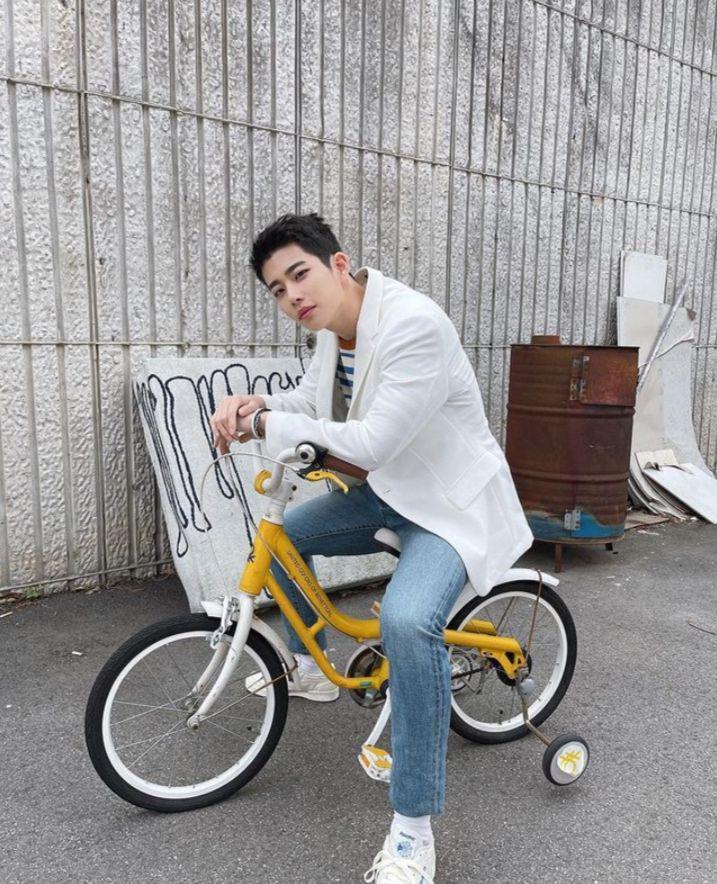 Ide outfit ala MJ ASTRO (instagram.com/mj_7.7.7)
