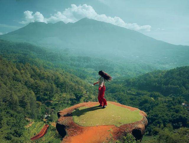 gambar goa pinus Pujon (instagram.com/anandaavinoo)