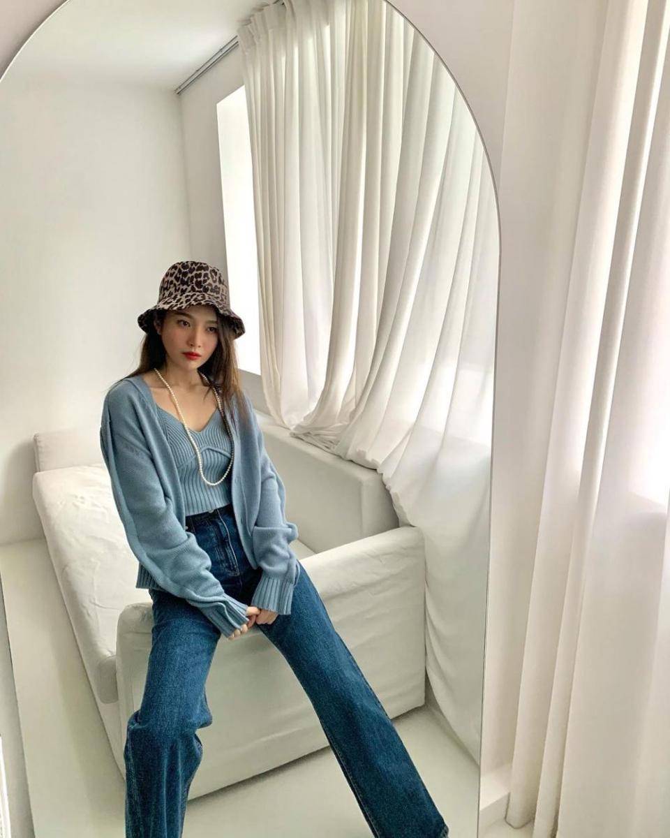 outfit kasual ala member Red Velvet (instagram.com/_imyour_joy)